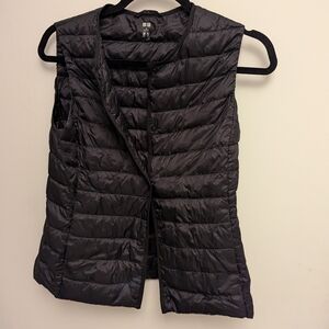 Uniqlo ultra light weight packable down vest black XS